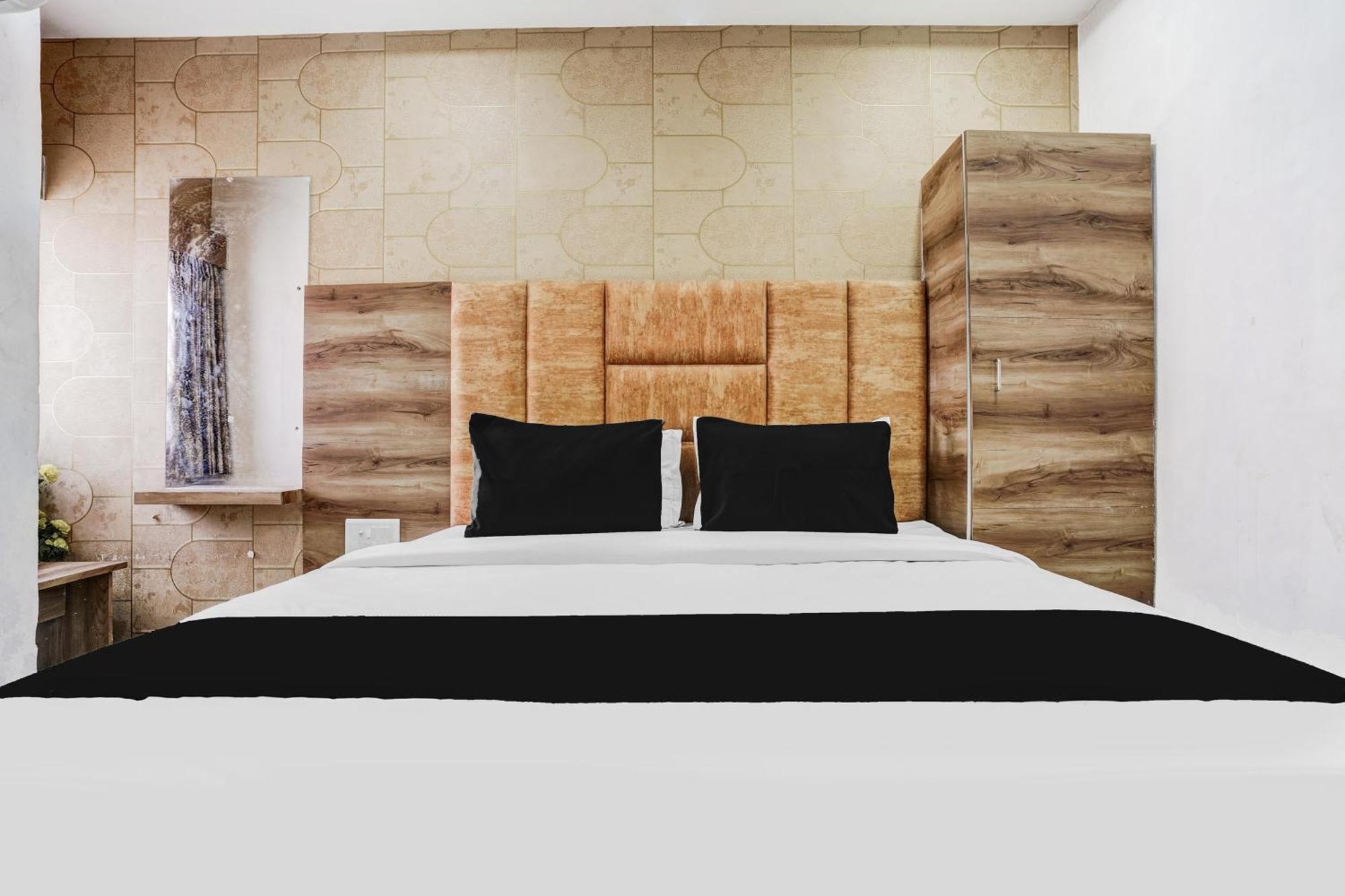 Super Collection O Maninagar Near Railway Station Formerly A1 Residency أحمد أباد المظهر الخارجي الصورة