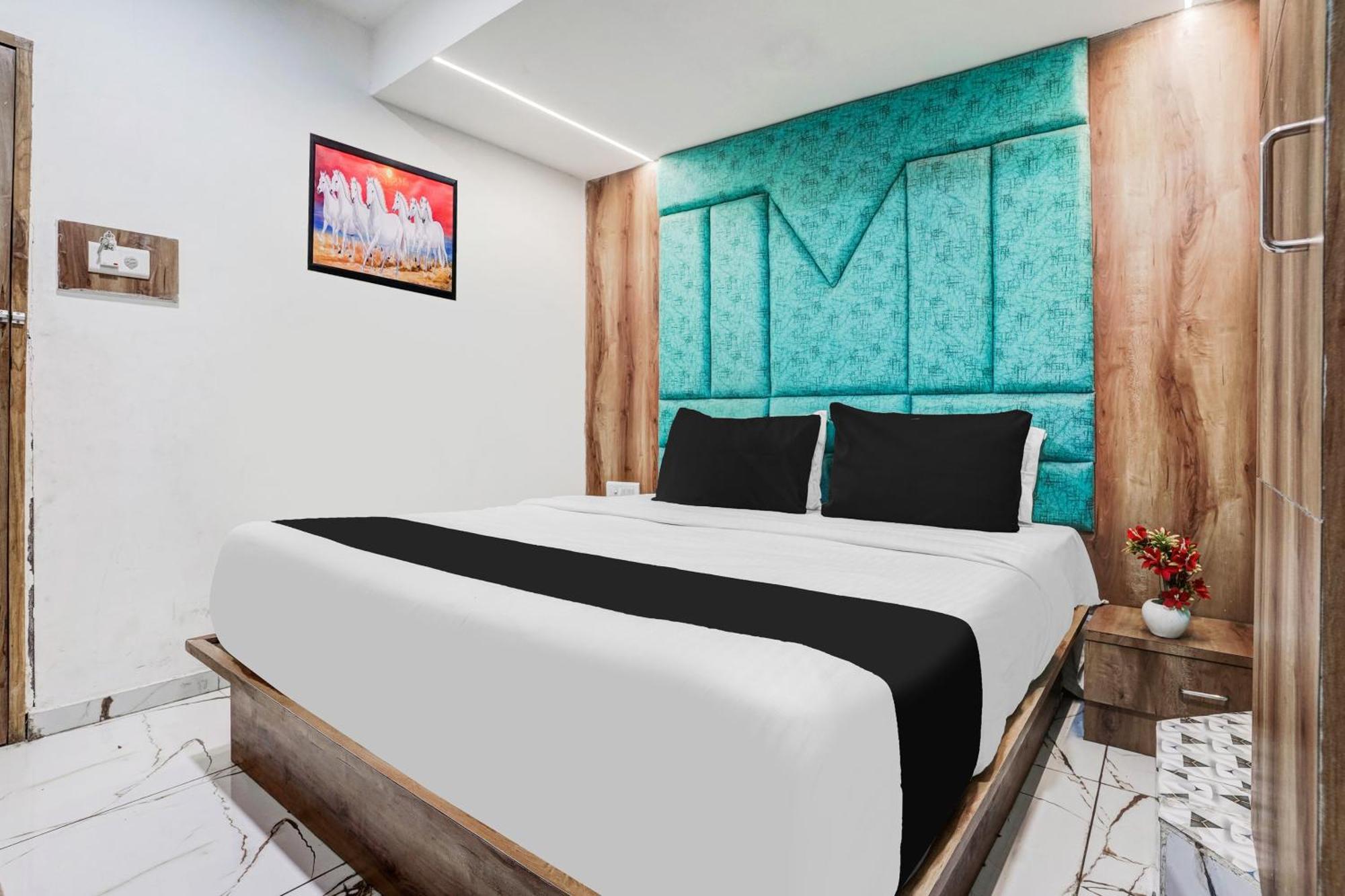 Super Collection O Maninagar Near Railway Station Formerly A1 Residency أحمد أباد المظهر الخارجي الصورة