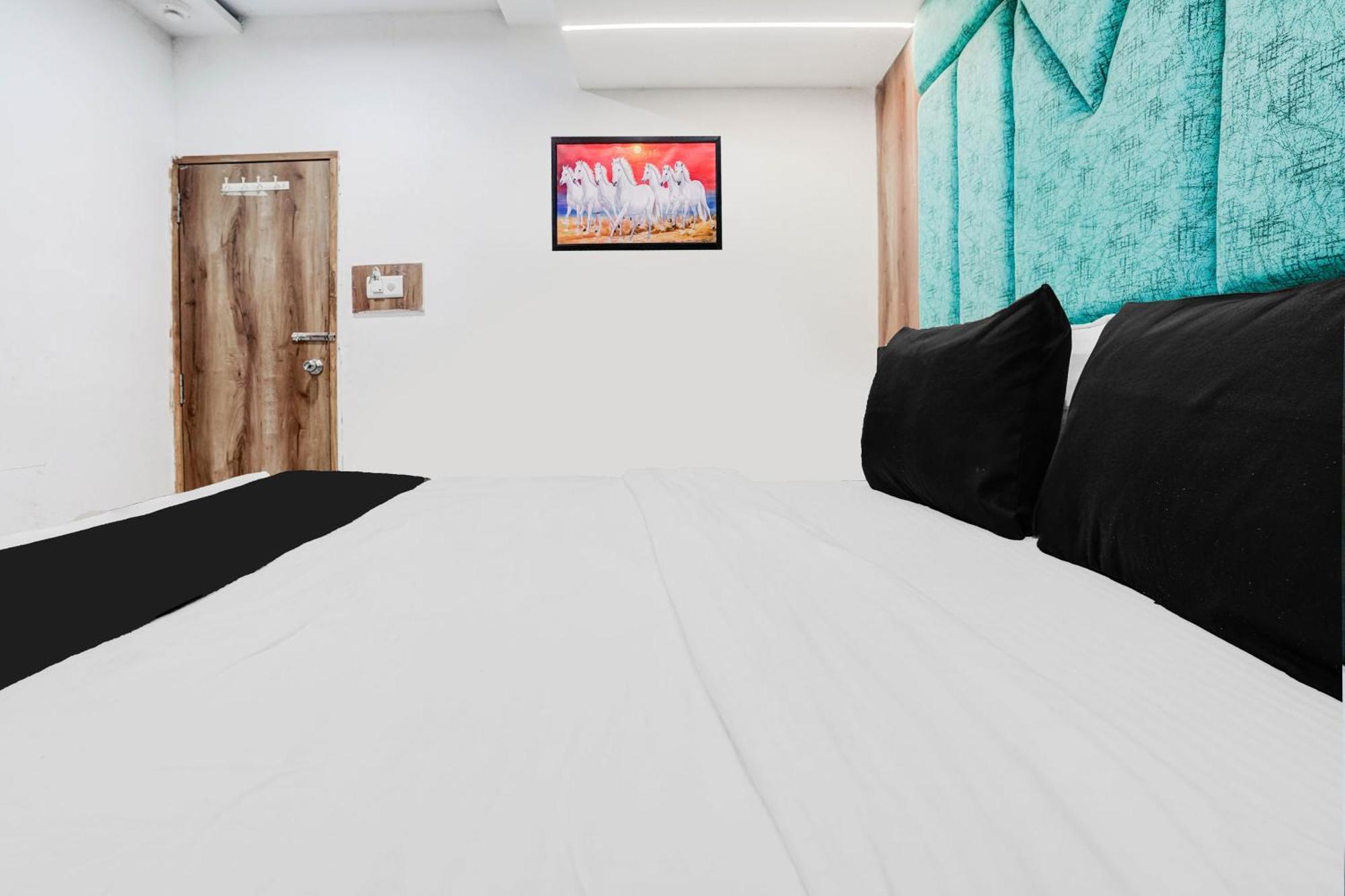 Super Collection O Maninagar Near Railway Station Formerly A1 Residency أحمد أباد المظهر الخارجي الصورة